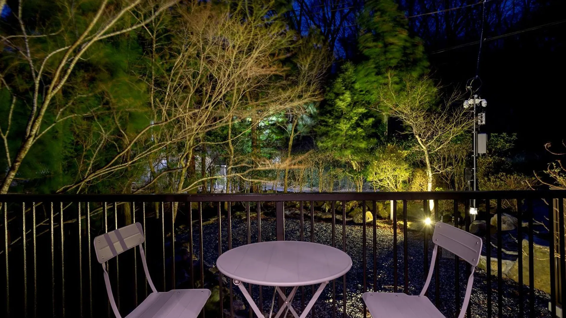 源泉かけ流し 白濁 Forest Suite Hakone Sengokuhara