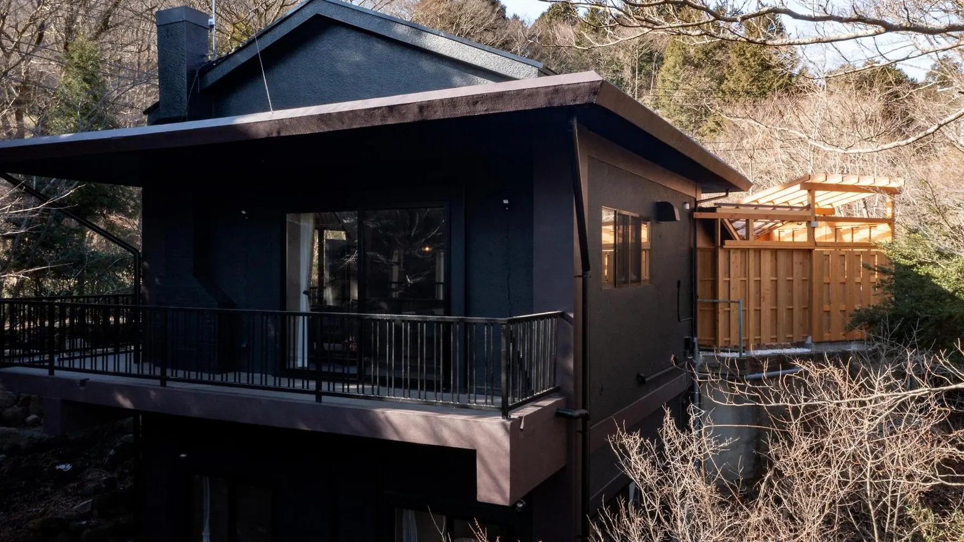 源泉かけ流し 白濁 Forest Suite Hakone Sengokuhara Japan