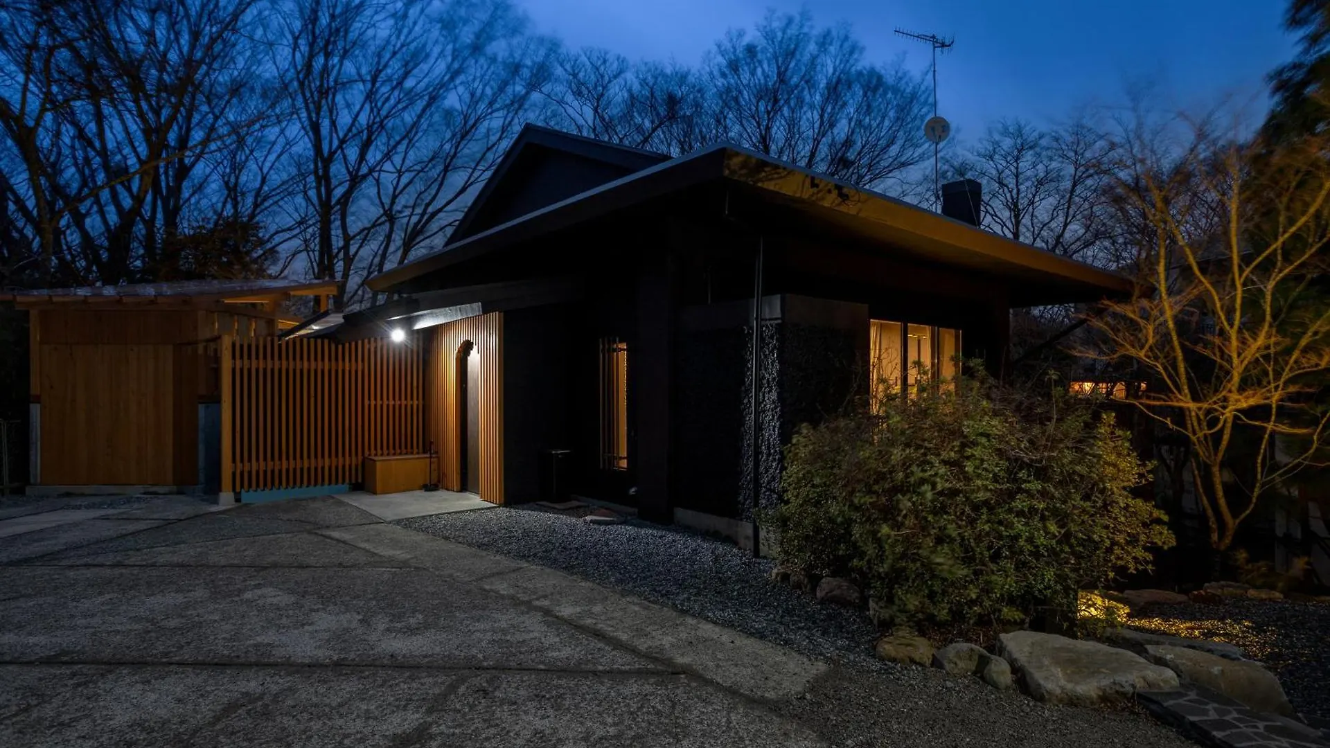 源泉かけ流し 白濁 Forest Suite Hakone Sengokuhara 0*,  Japan